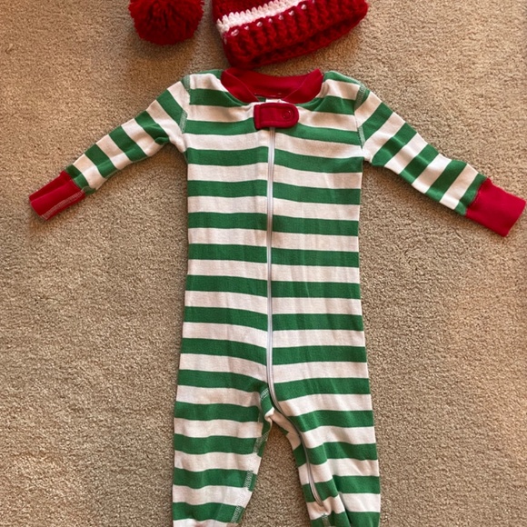 Hanna Andersson Green Striped zip up Christmas pajamas & Hat - Picture 2 of 3